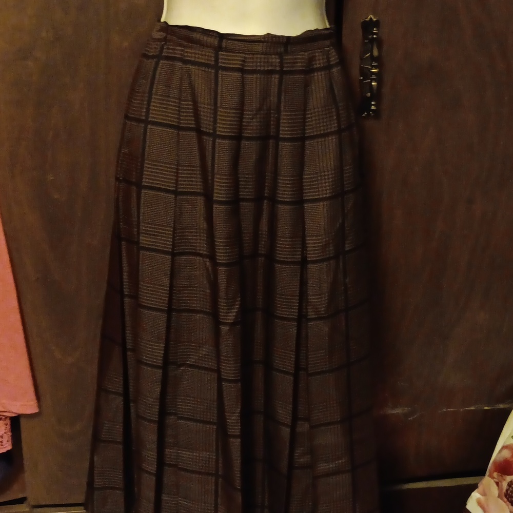 GLORIA SACHS SILK BLACK AND BROWN PLAID PLEATED SKIRT 12